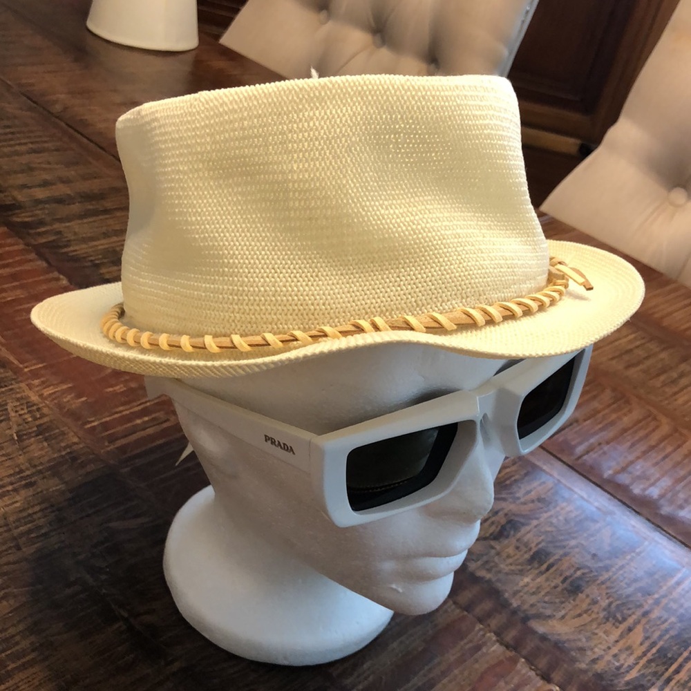 Beautifully crocheted summer brim hat - Picture 3 of 10